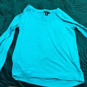 Long sleeve, v-neck, t-shirt